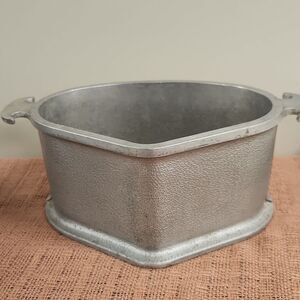 Vintage Guardian Service Heart Shaped Pot